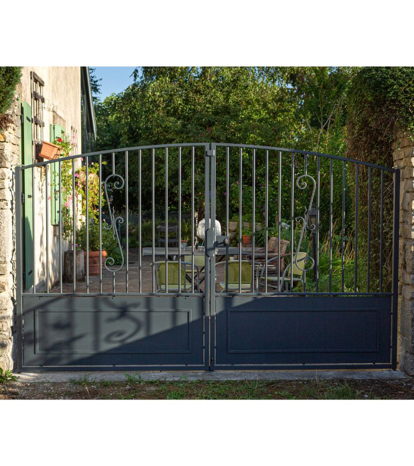 portail-metal-fer-forge-peinture-grise-anthracite-lucas-tisserand-ferronnier-createur